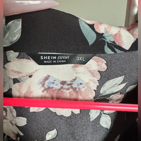 SHEIN curve Floral Blouse 3X - Picture 2 of 4
